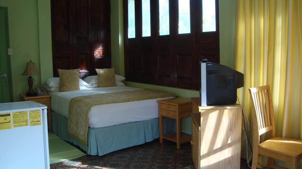 Heritage Inn Trinidad Belmont Eksteriør bilde