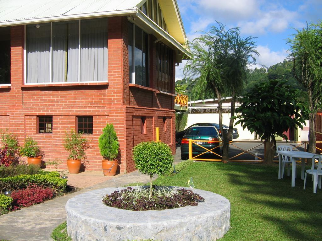 Heritage Inn Trinidad Belmont Eksteriør bilde
