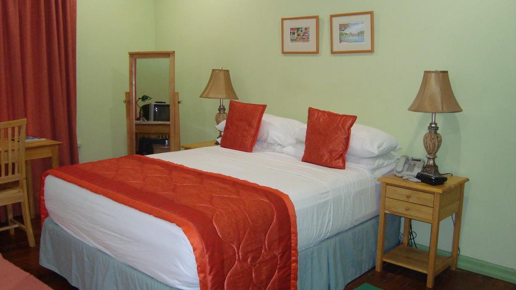 Heritage Inn Trinidad Belmont Rom bilde