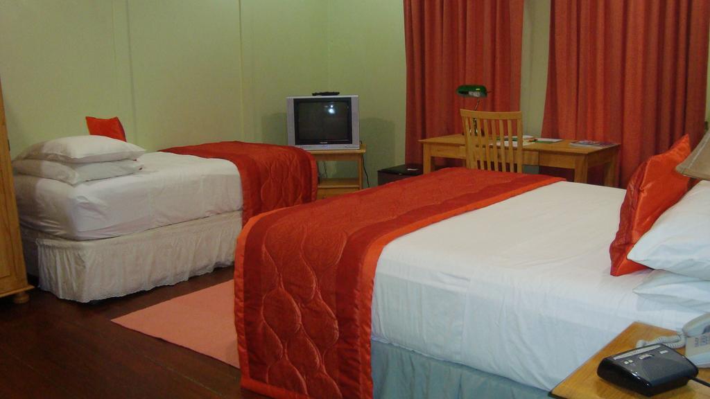 Heritage Inn Trinidad Belmont Rom bilde