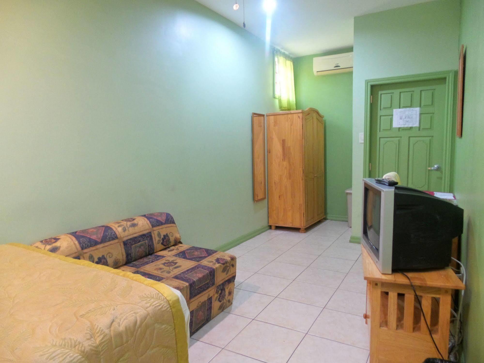 Heritage Inn Trinidad Belmont Eksteriør bilde