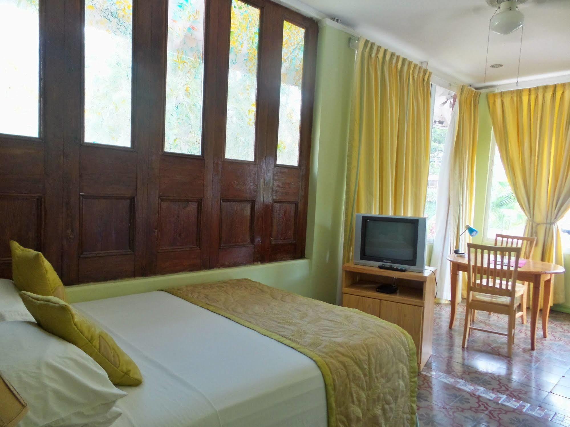 Heritage Inn Trinidad Belmont Eksteriør bilde
