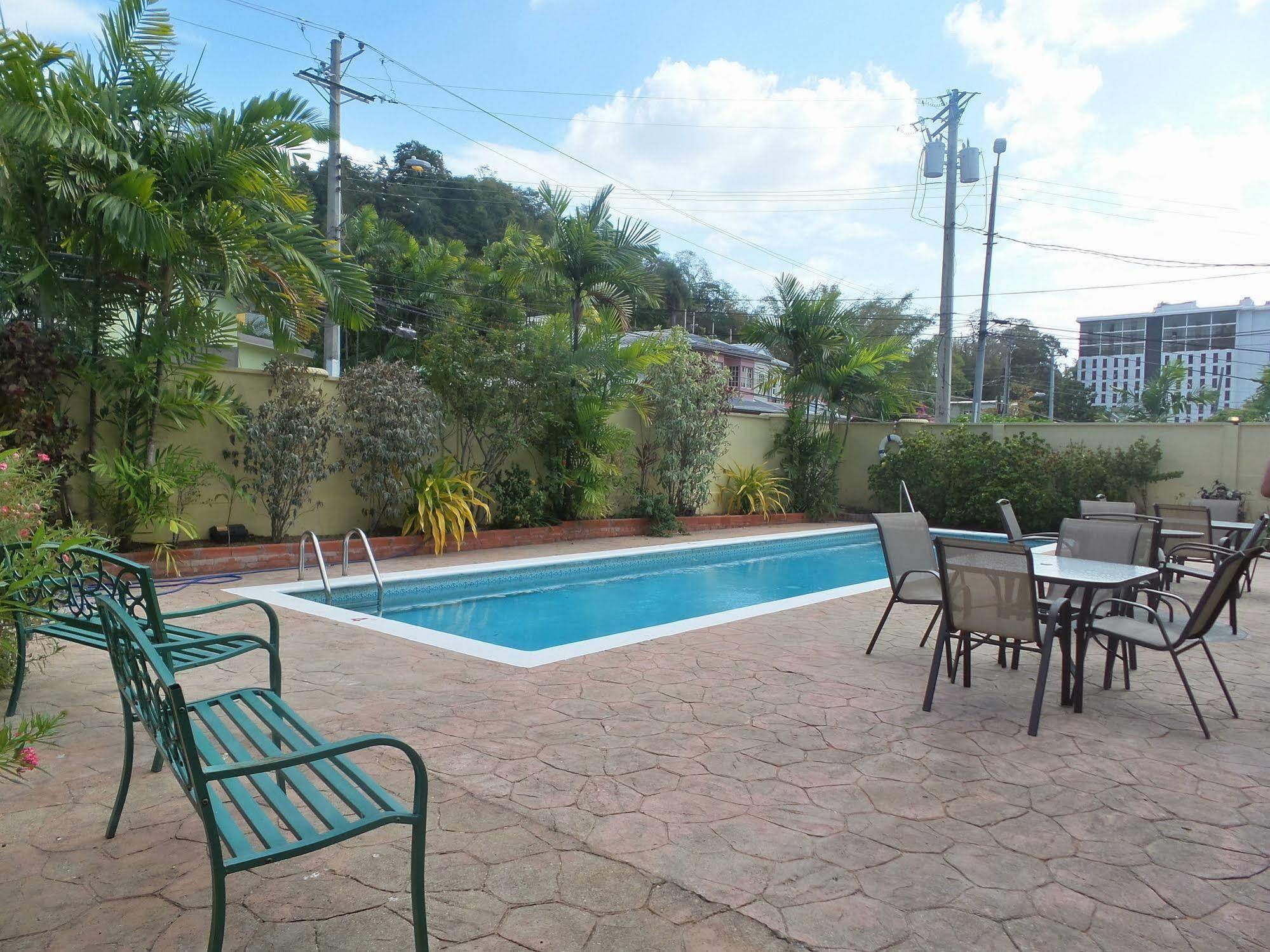 Heritage Inn Trinidad Belmont Eksteriør bilde
